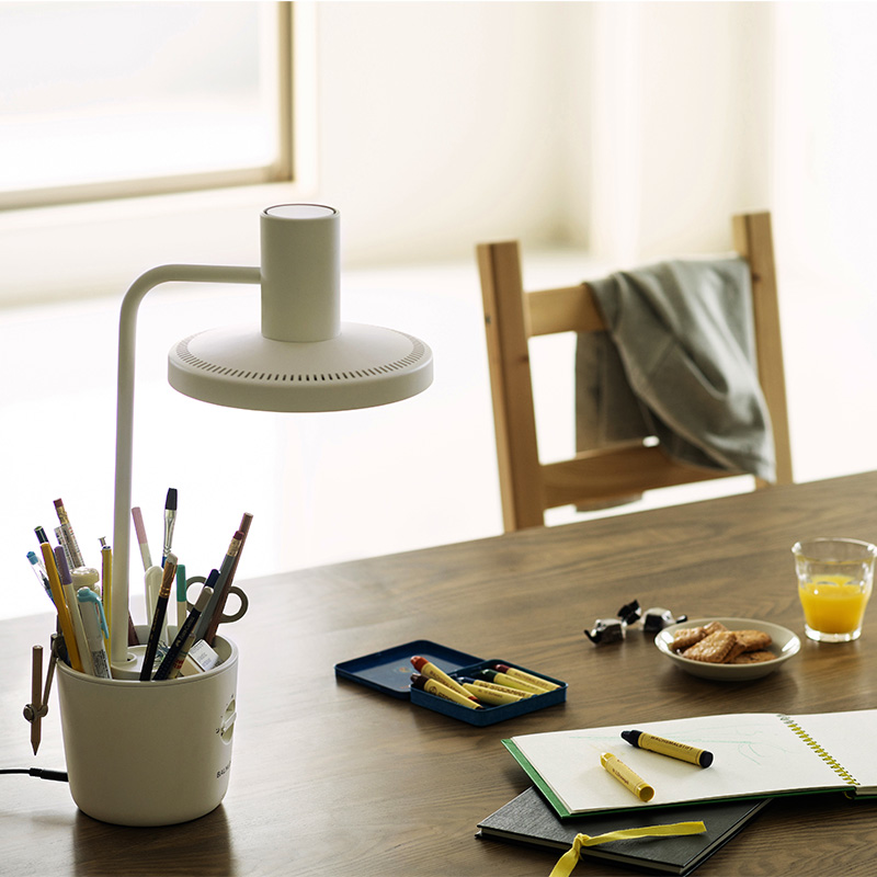 バリュミューダ デスクライト 書斎 コーディネート例