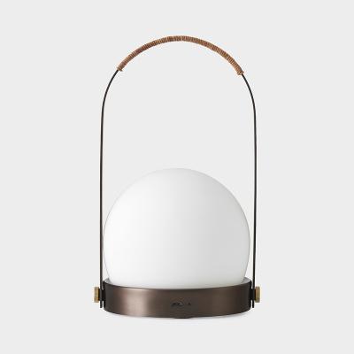 Audo Copenhagen（オドー・コペンハーゲン）キャリー LED ランプ ブラス レザー