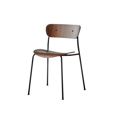 &TRADITION PAVILION CHAIR AV1 WALNUT/BLACK LEG