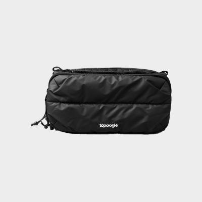 TOPOLOGIE（トポロジー）ボトル サコッシュ ミディアム ブラック パファー