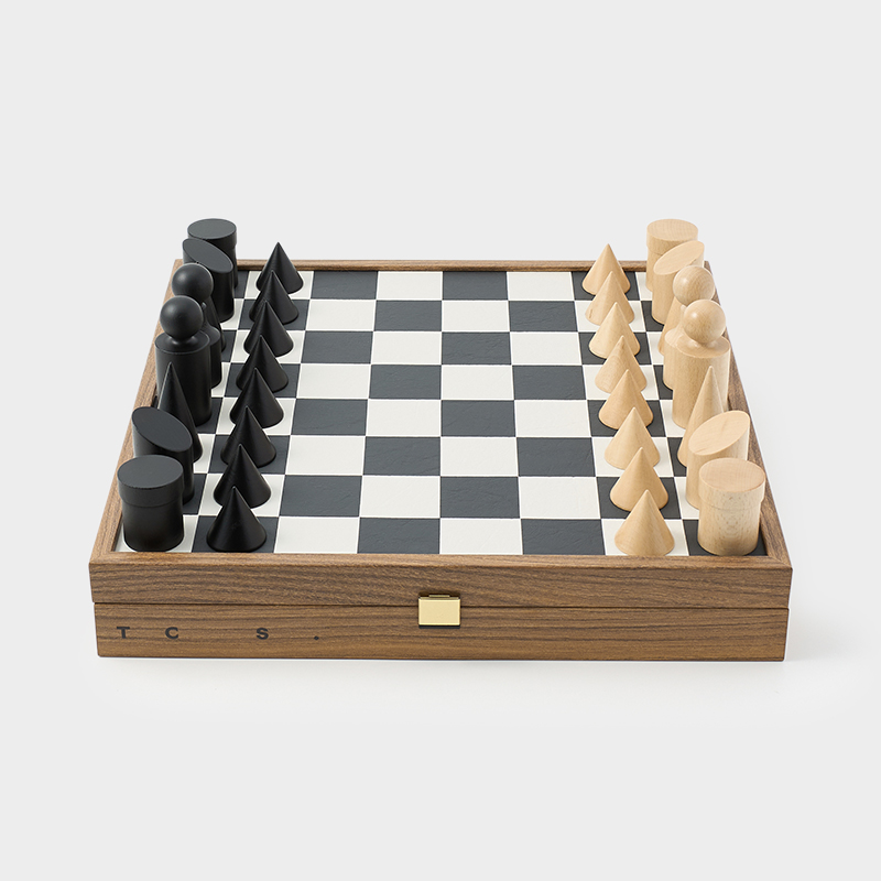 CX BLACK AND WHITE CHESS SET