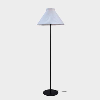 コンランショップ| フロアランプ CROSS FLOOR LIGHT STAND DARK SHADE WHITE｜5%point | THE