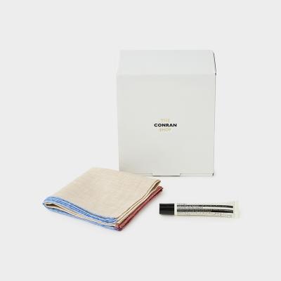 リップバームとハンカチのセット